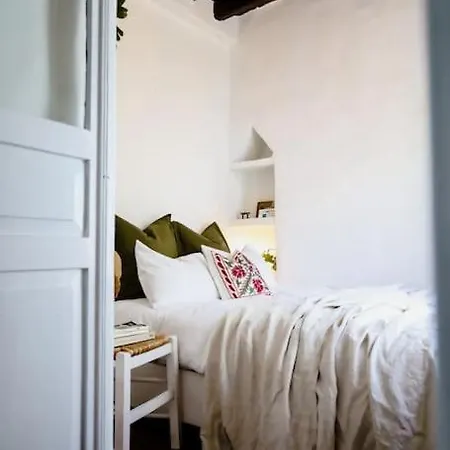 La Maison, * Triandáros