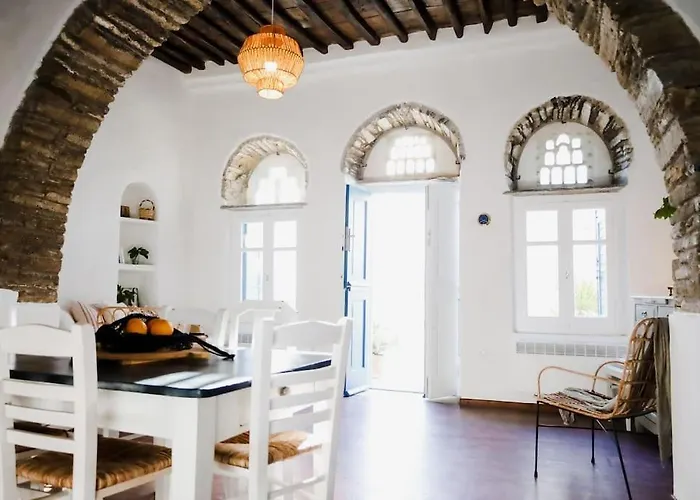 La Maison, * Τριαντάρος