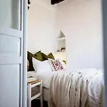 La Maison, * Triandáros