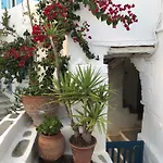 La Maison, *