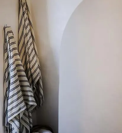 La Maison, * Triandaros (Tinos)