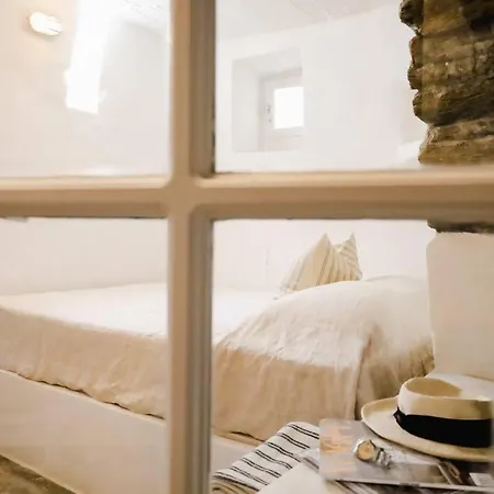 La Maison, *