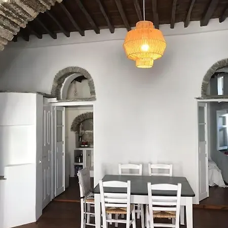 La Maison, *