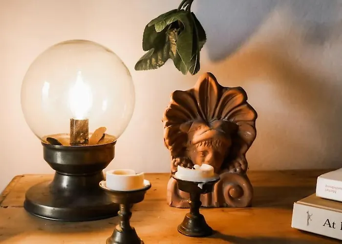 La Maison, * Triandáros